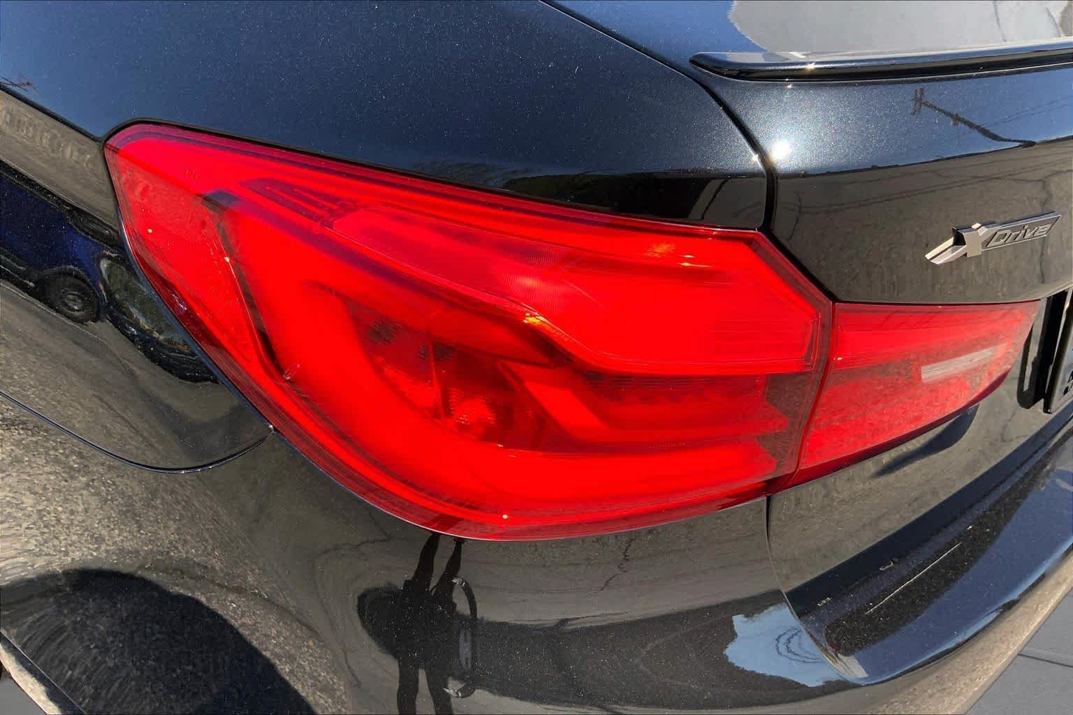 Used 2019 Black Sapphire Metallic BMW M550i xDrive image 26
