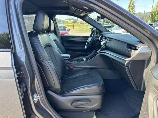 Used 2025 Baltic Gray Metallic Clearcoat Jeep Altitude image 10