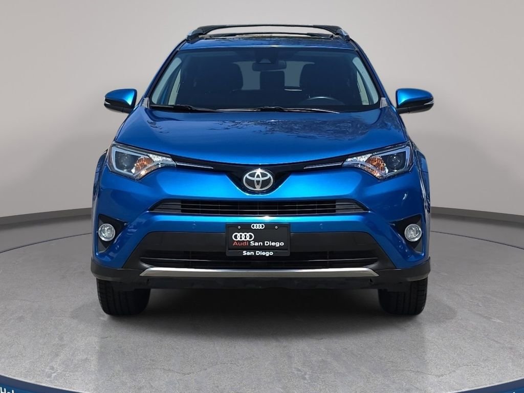 Used 2016  Toyota XLE image 3