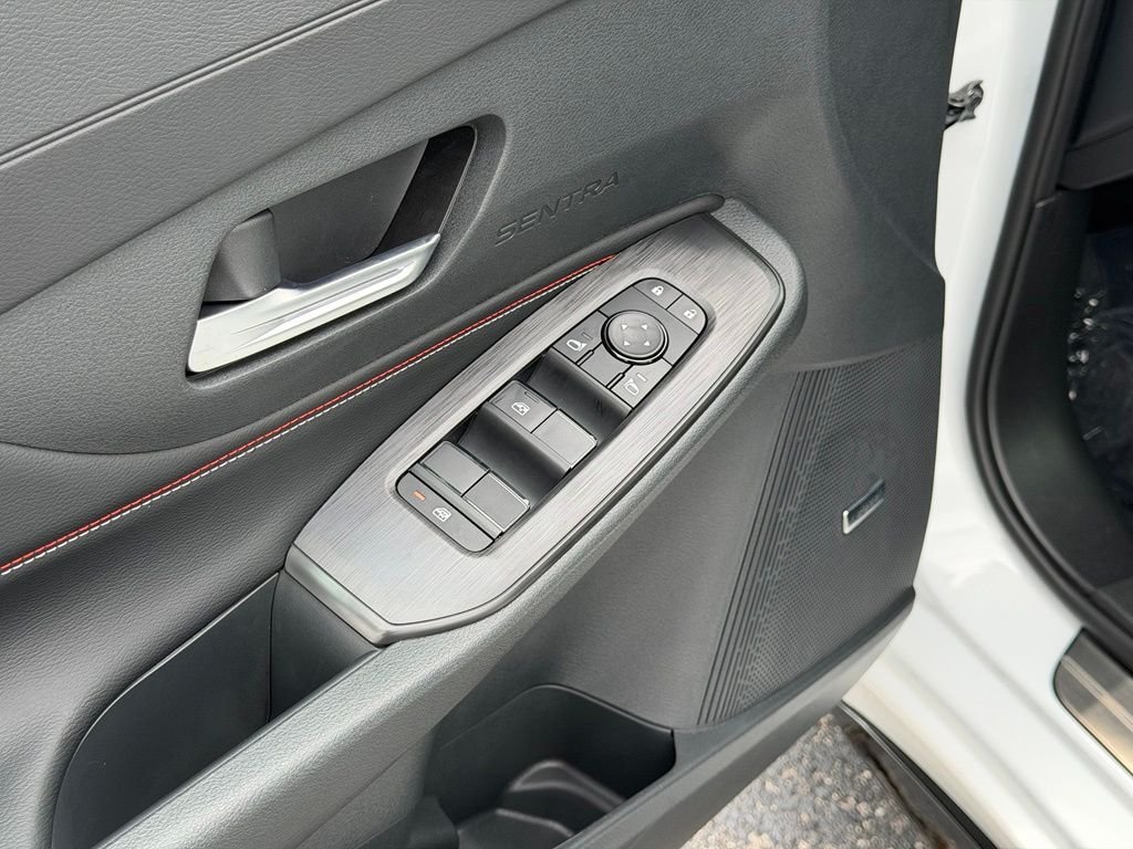 New 2026 Aspen White TriCoat / Super Black Two-tone Nissan SR image 13