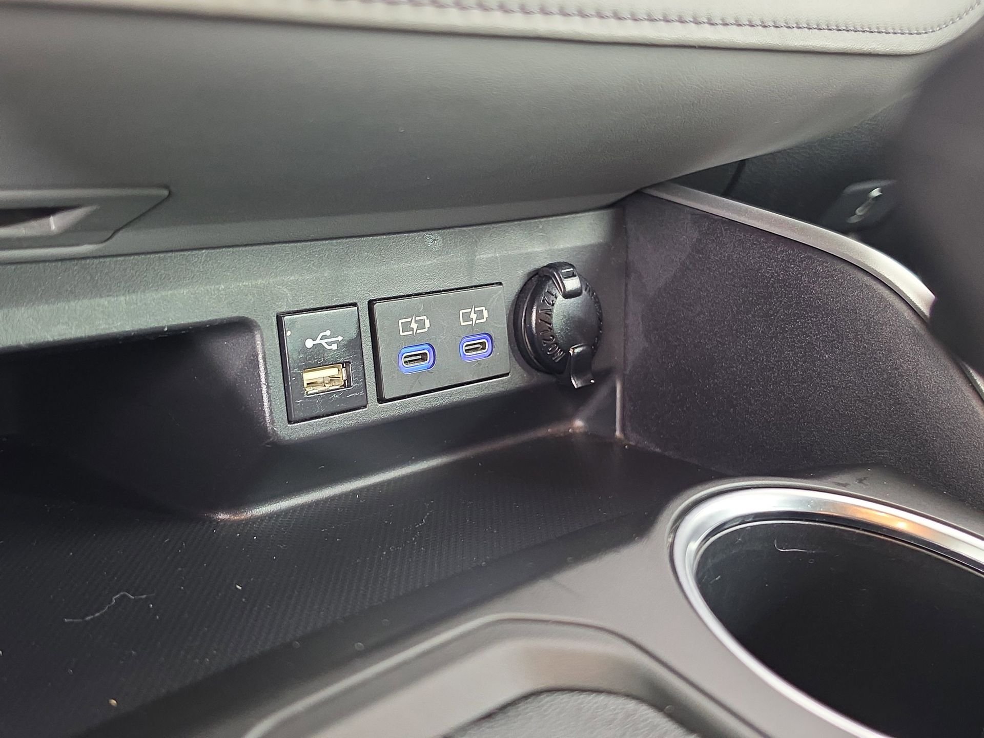 Used 2022 Silver Toyota XLE image 28