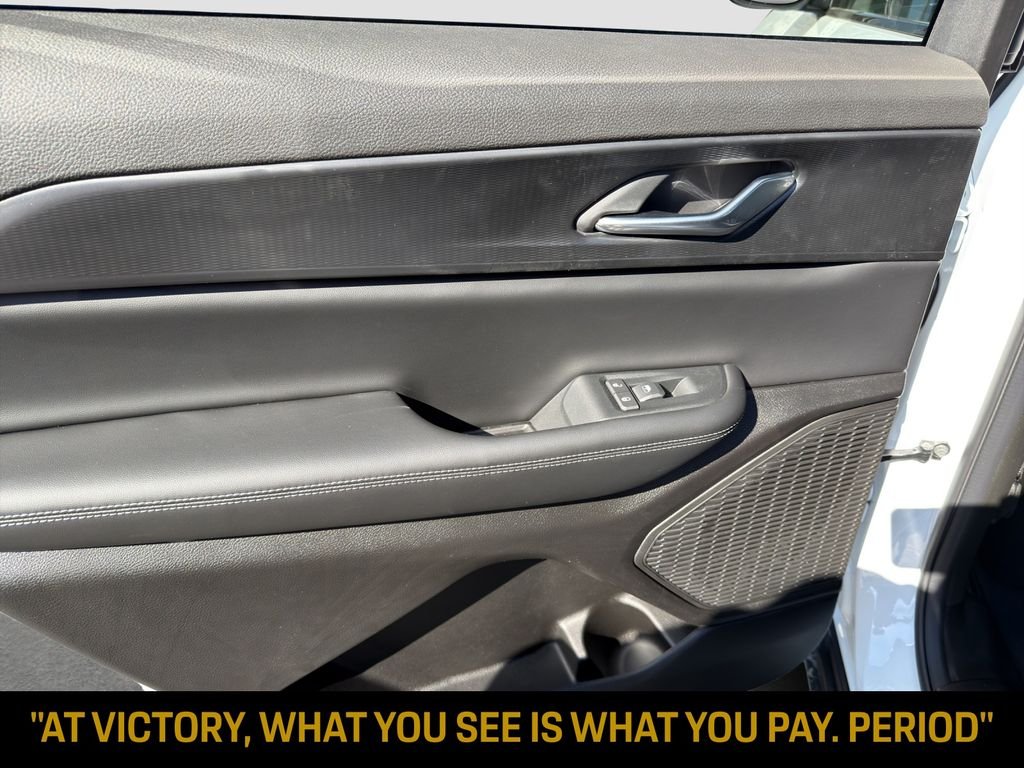 New 2026 Bright White Clear-Coat Exterior Paint Jeep Laredo image 20