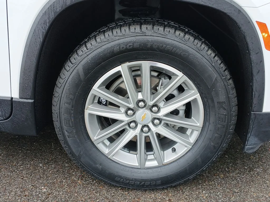 Used 2023 White Chevrolet LT image 34
