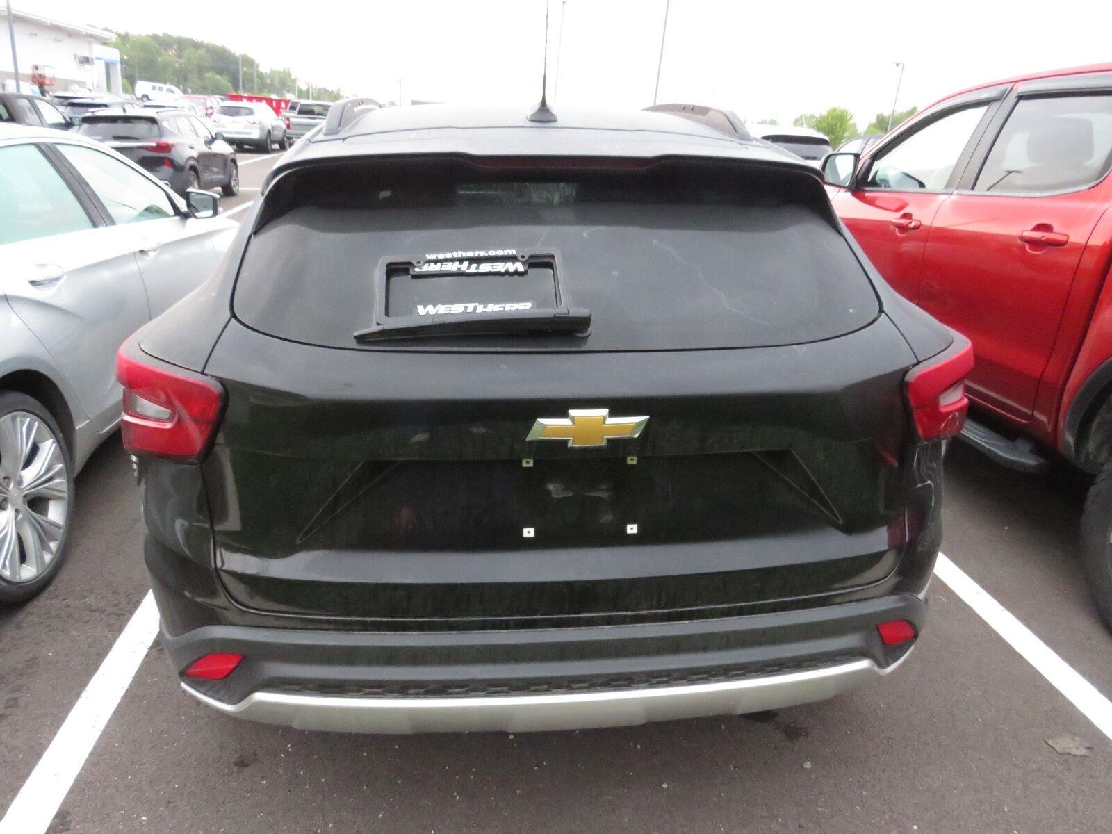 Used 2024 MOSAIC BLACK METALLIC CHEVROLET TRUCK  image 9