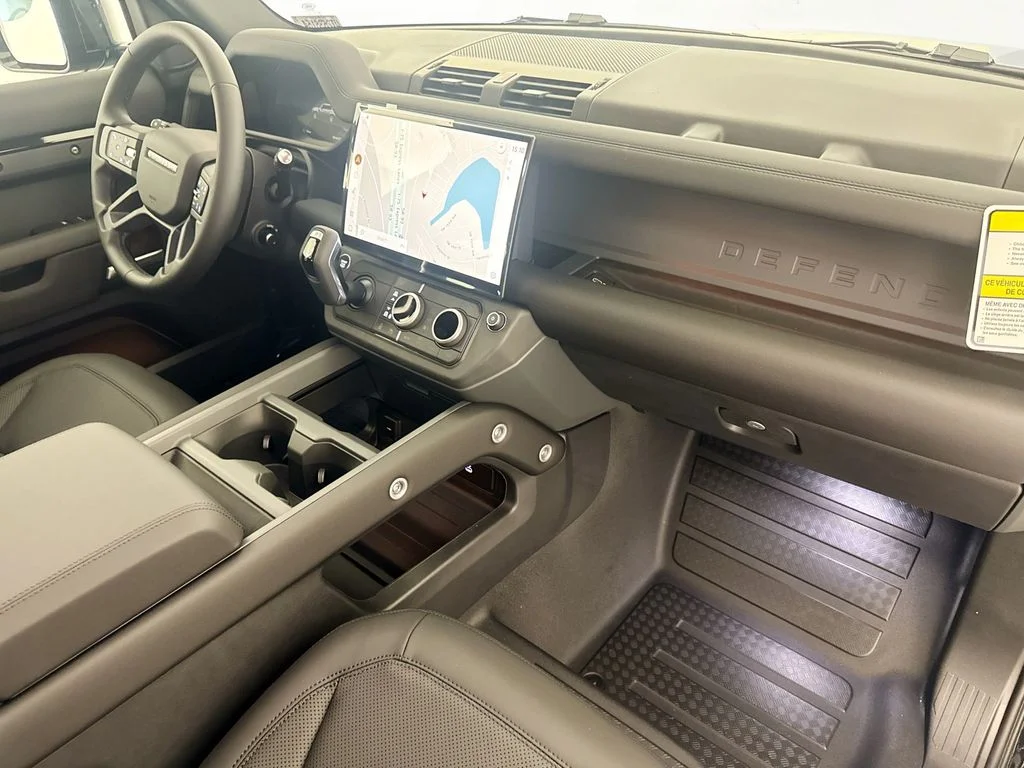 New 2026 Santorini Black Land Rover X-Dynamic SE image 30