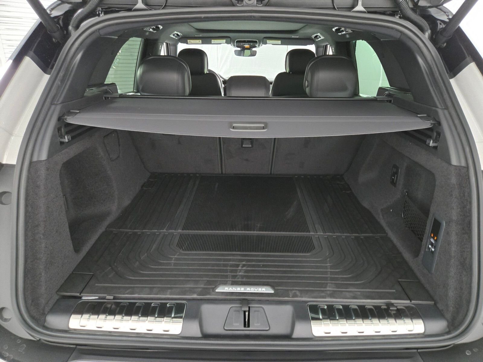 New 2026 Borasco Grey Land Rover Dynamic SE image 15