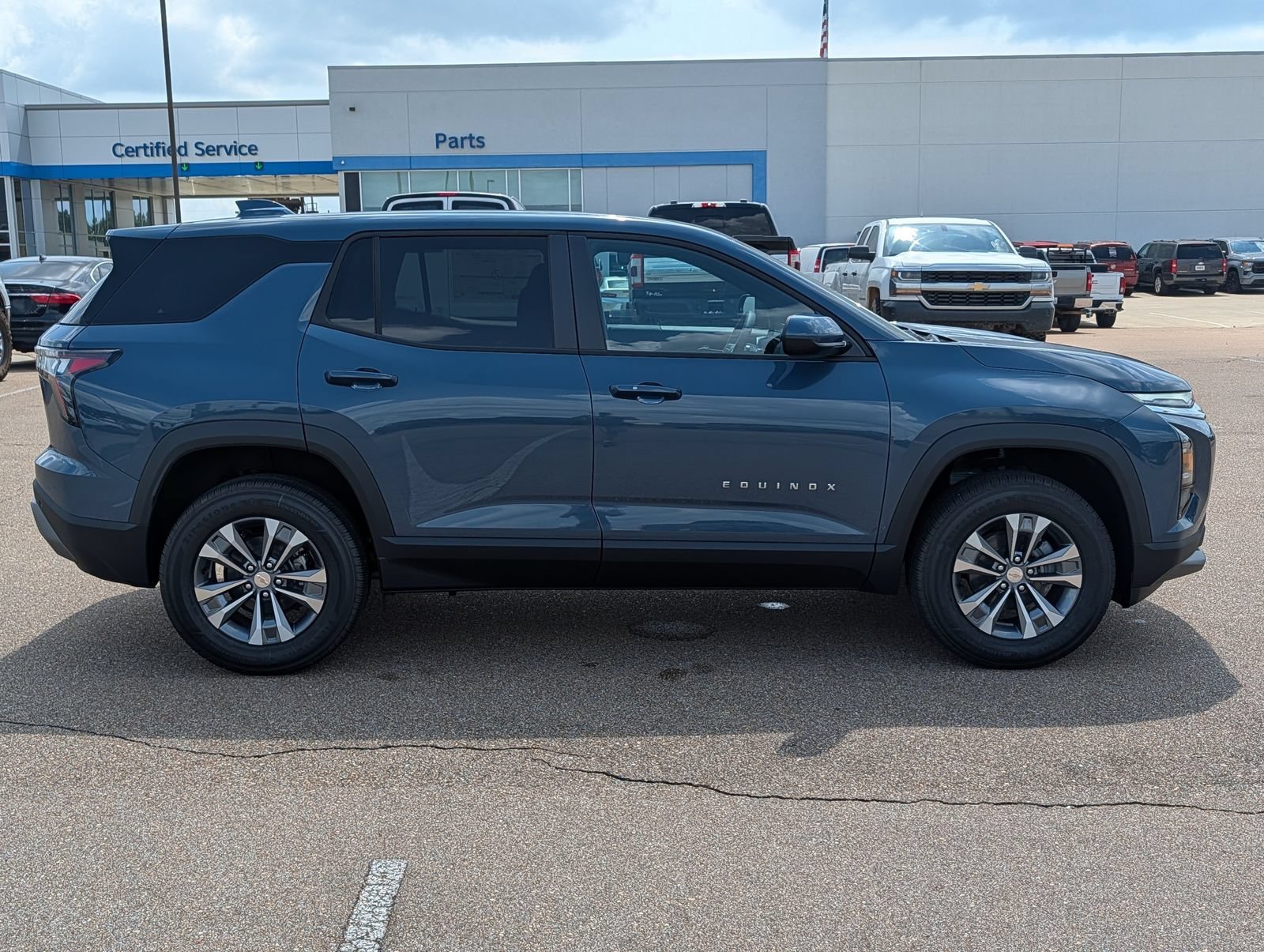 2027 Chevrolet Equinox LT - Photo 6