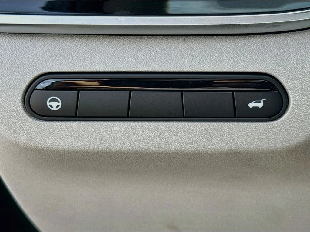 New 2027 DEEP EMERALD INFINITI Luxe FWD image 10