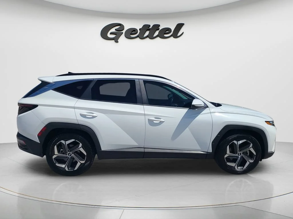 Used 2023 White Hyundai SEL image 4