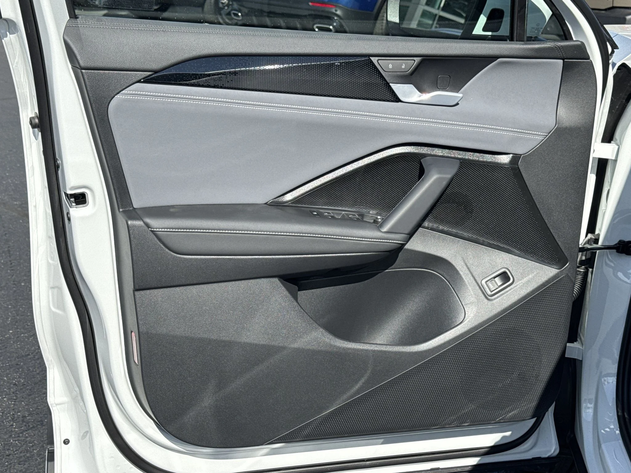 New 2026 Pure White Volkswagen SE image 11