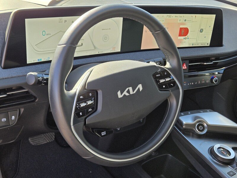 Used 2023 CHARCOAL KIA WIND RWD image 18