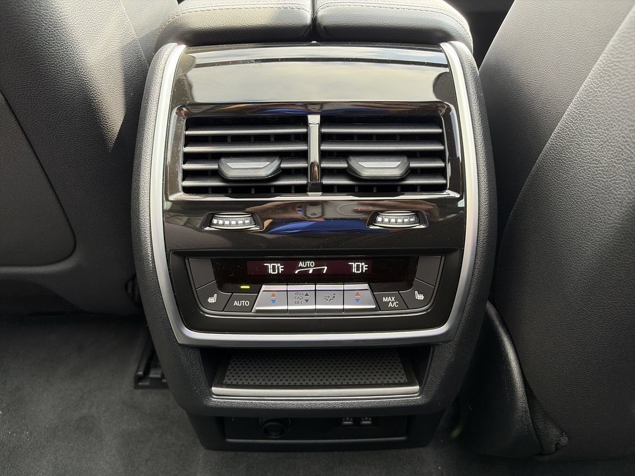 New 2026 Black Sapphire Metallic BMW xDrive40i image 31