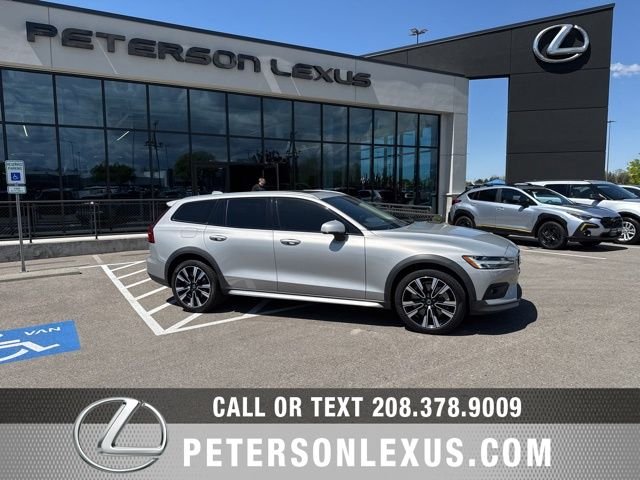 2024 Volvo V60 Cross Country B5 Ultimate AWD's photo