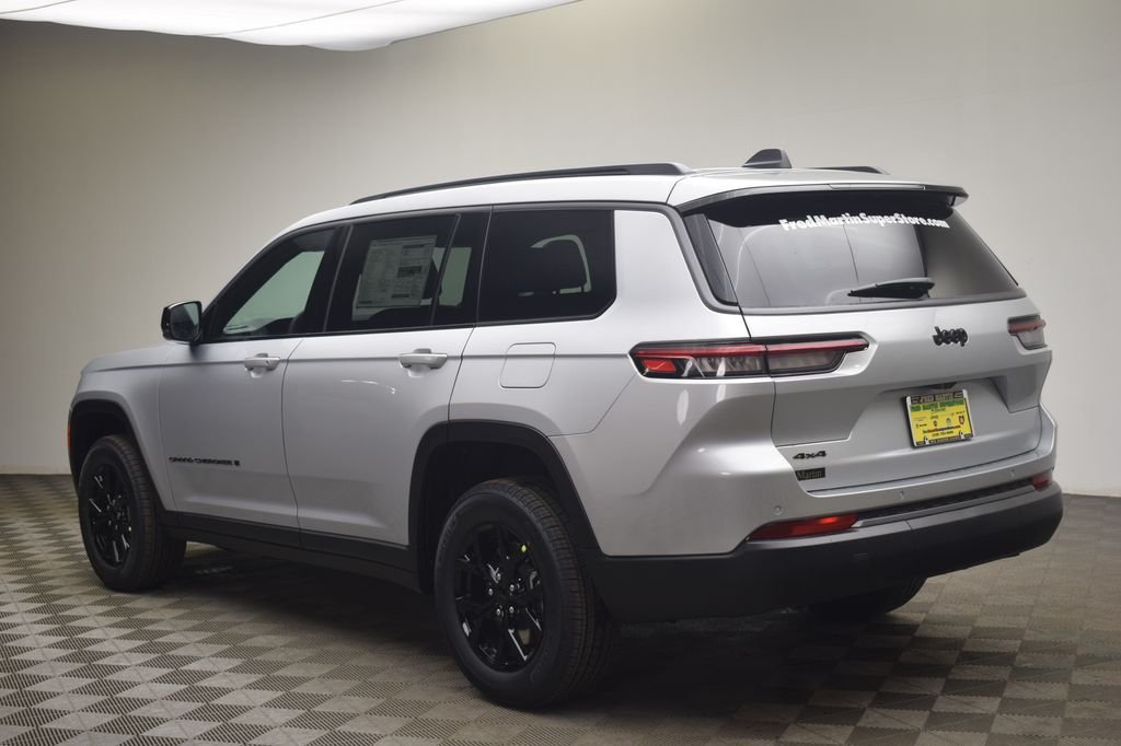 New 2026 Silver Zynith Exterior Paint Jeep Altitude image 15