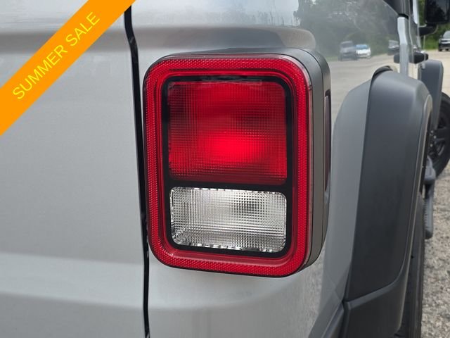 Used 2023 Silver Jeep Sport S image 8