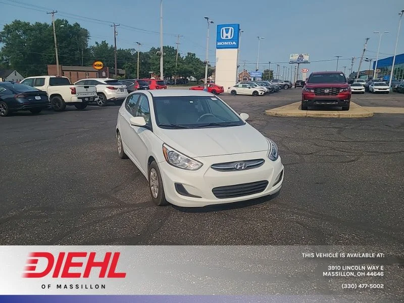 Used 2017 White Hyundai SE image 1