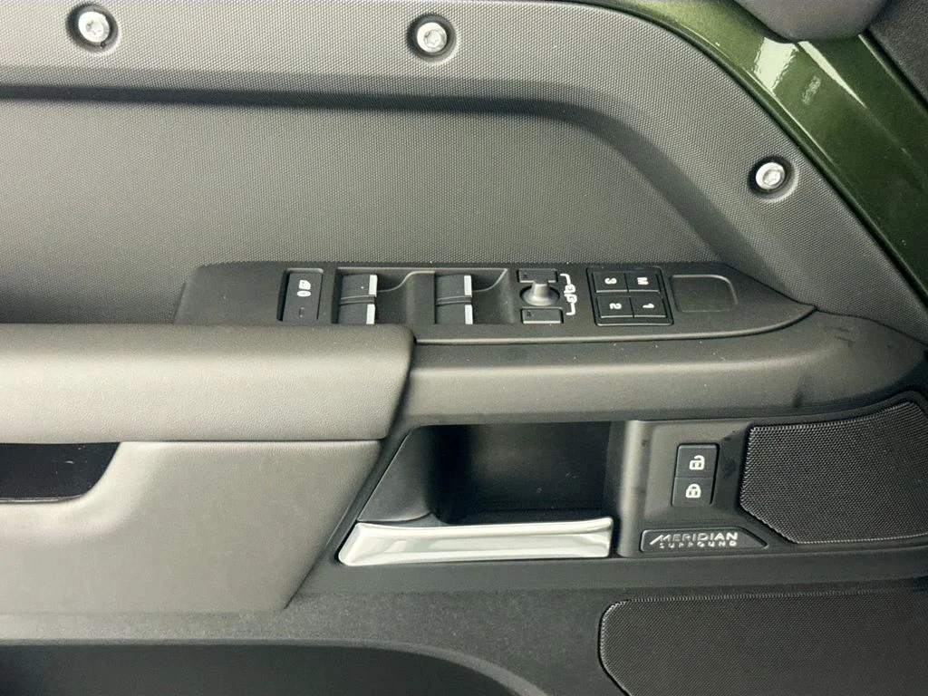 New 2026 Woolstone Green Land Rover X-Dynamic SE image 16