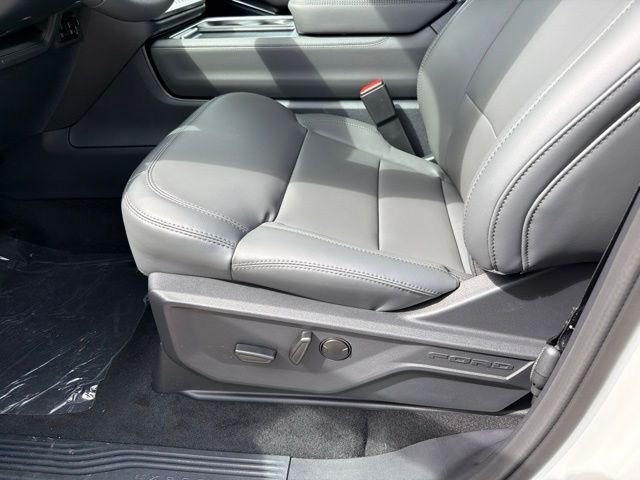New 2027 Star White Metallic Tri-Coat Ford Active image 15