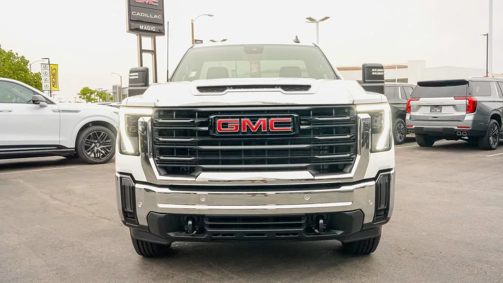 New 2026 Summit White GMC Pro image 4