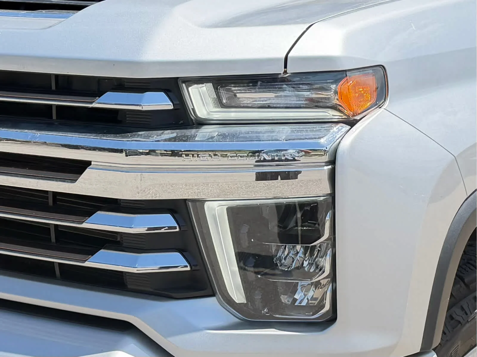 Used 2021 Silver Ice Metallic Chevrolet High Country image 7