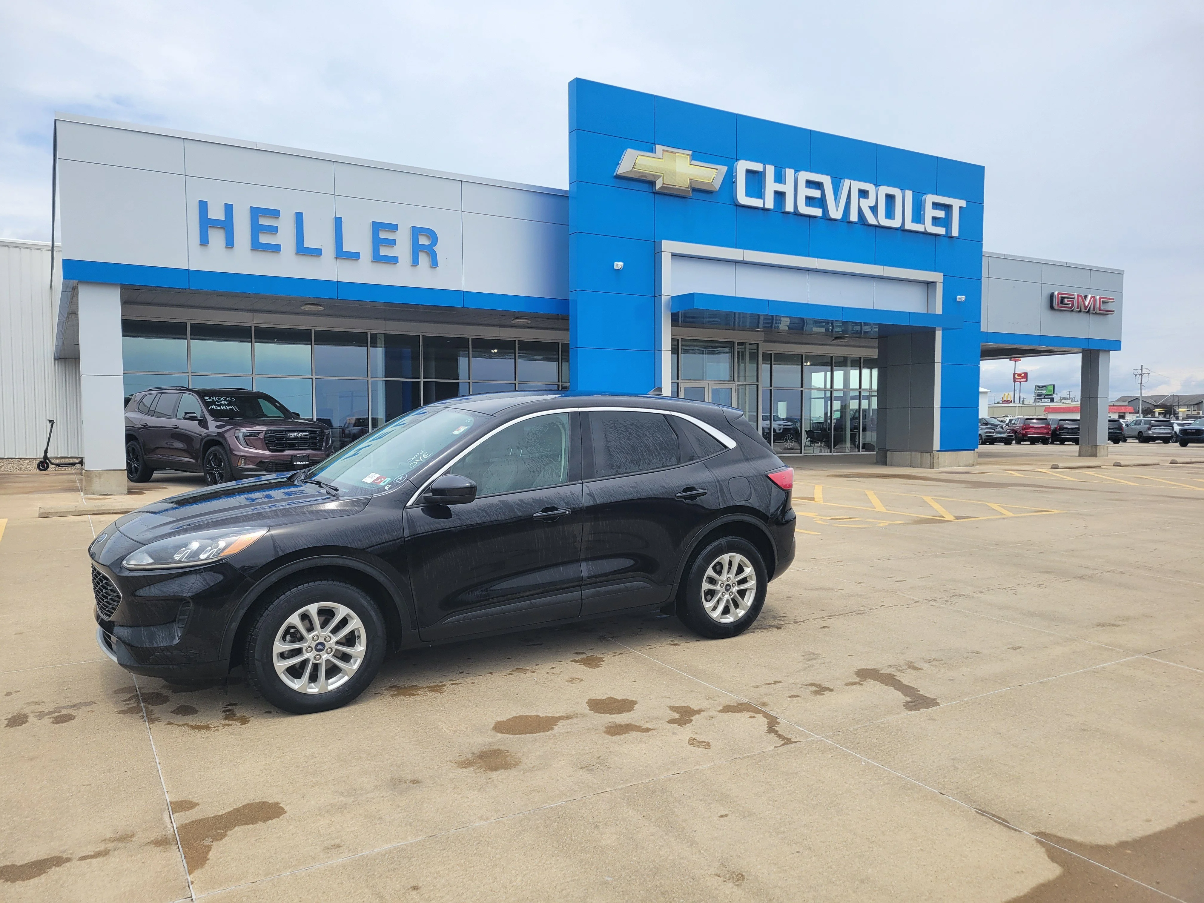 Used 2020 Black Metallic Ford SE image 3