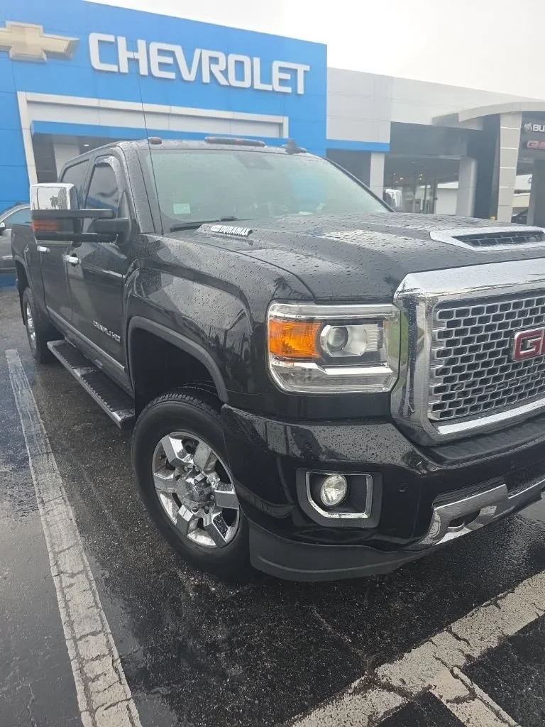 2017 GMC Sierra 4WD Crew Cab Standard Box Denali's photo