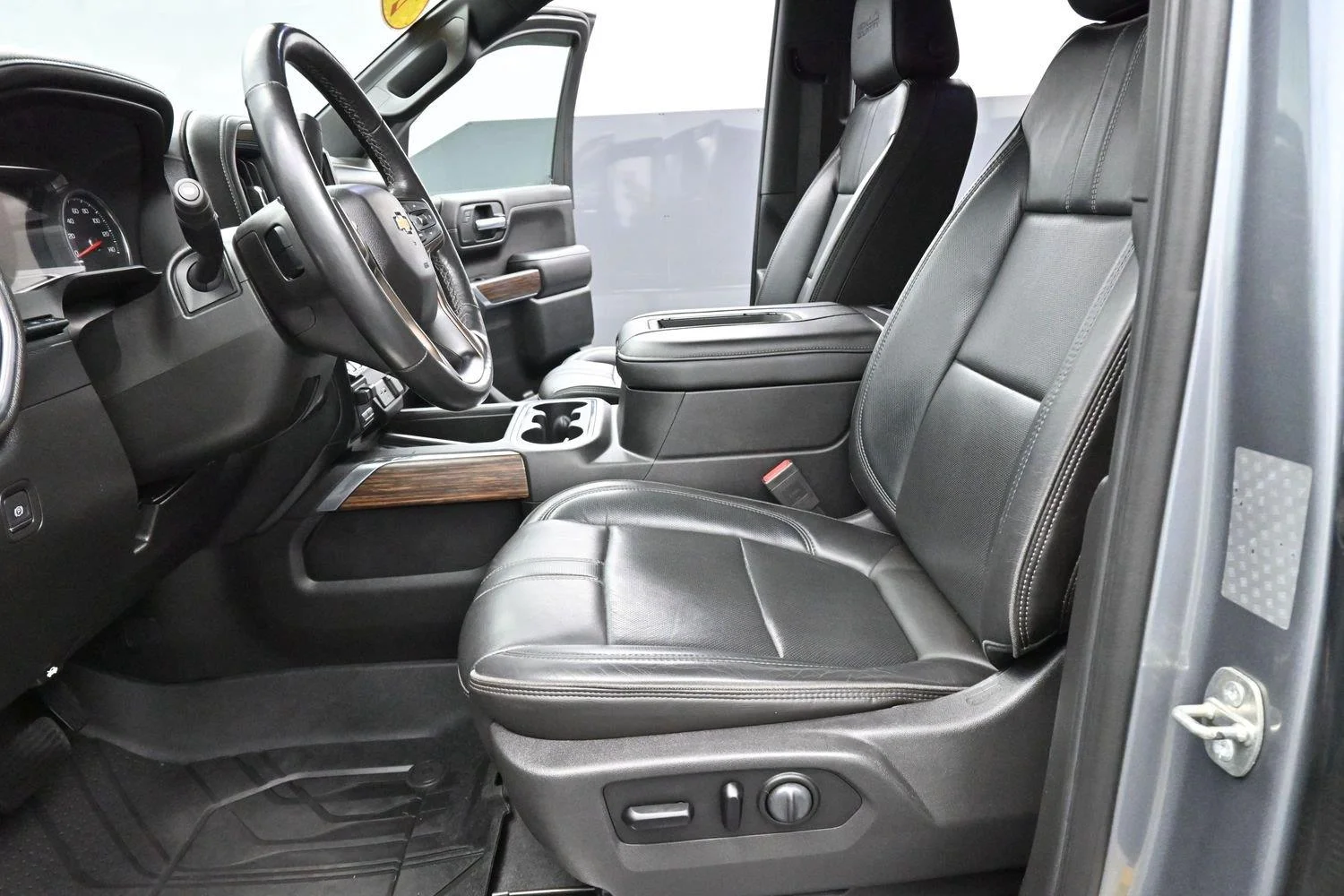 Used 2019 Satin Steel Metallic Chevrolet High Country image 13