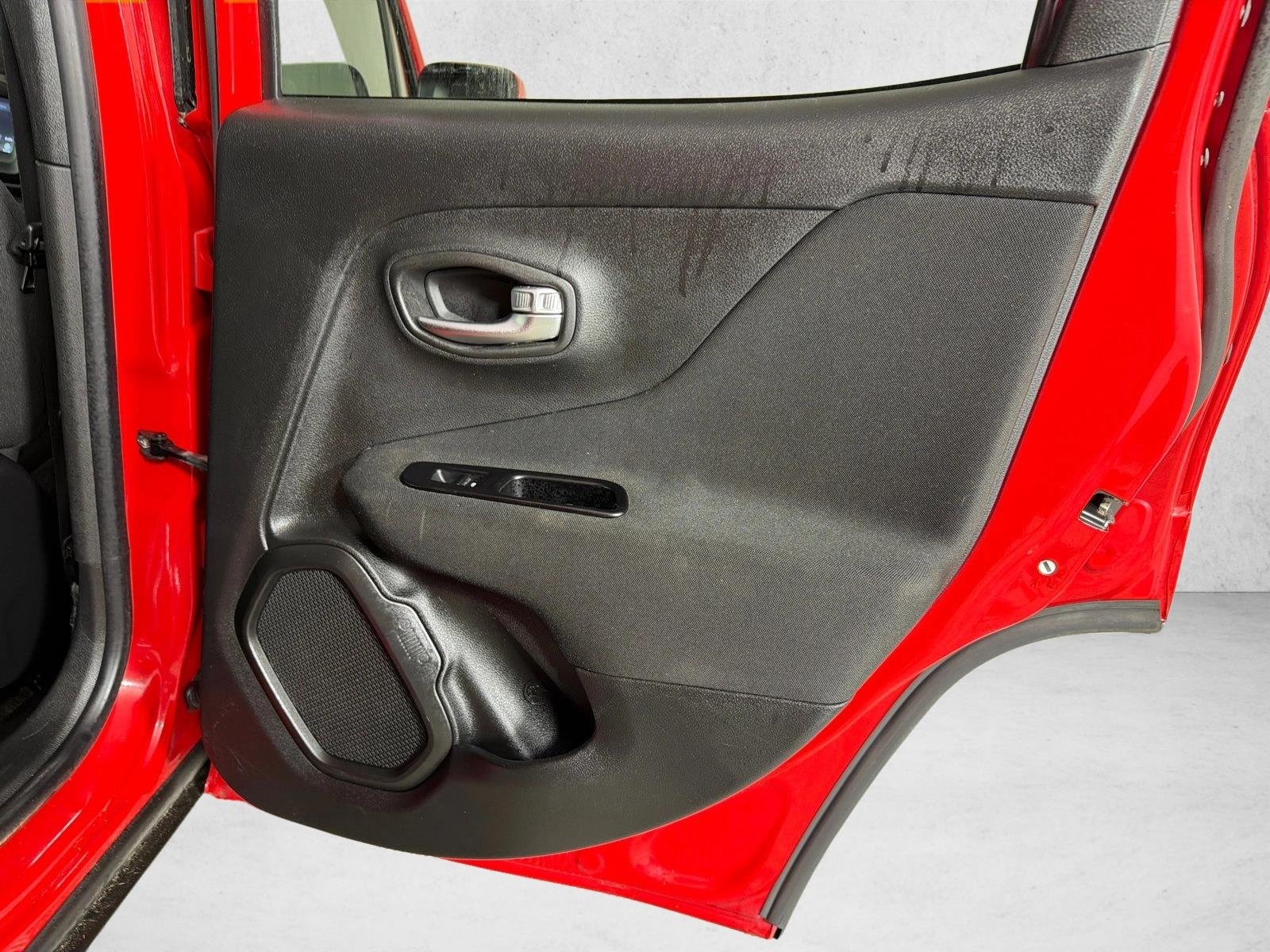 Used 2020 Colorado Red Clearcoat Jeep Latitude image 16