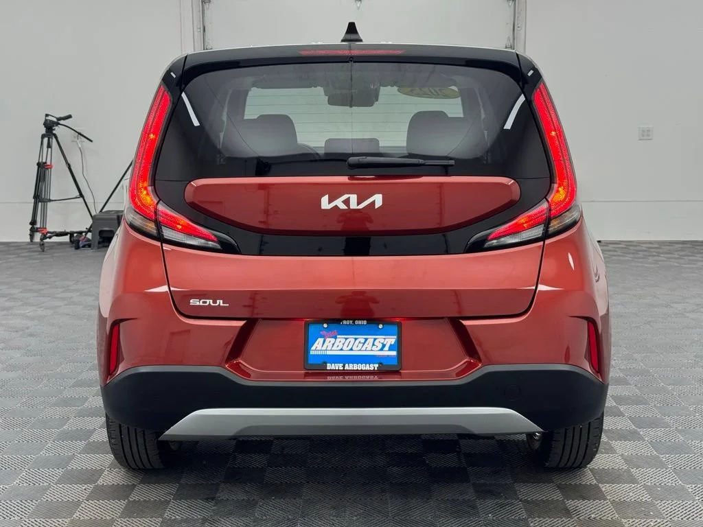 Used 2025 Orange Kia  image 7