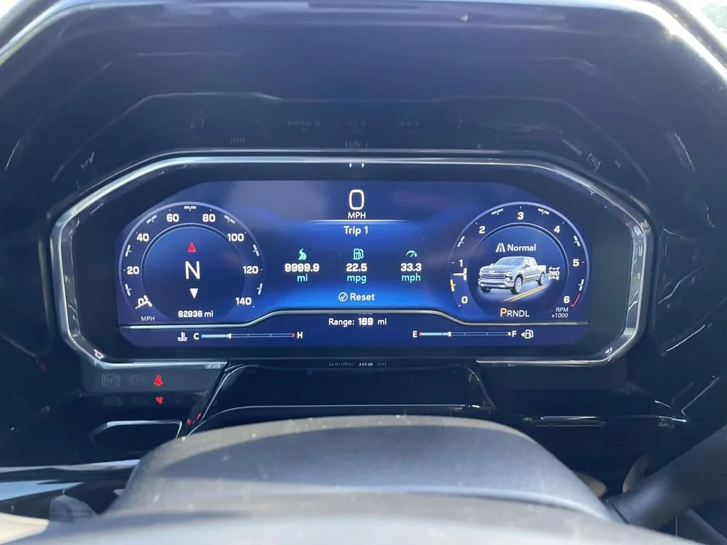 Used 2024 Summit White Chevrolet RST image 21