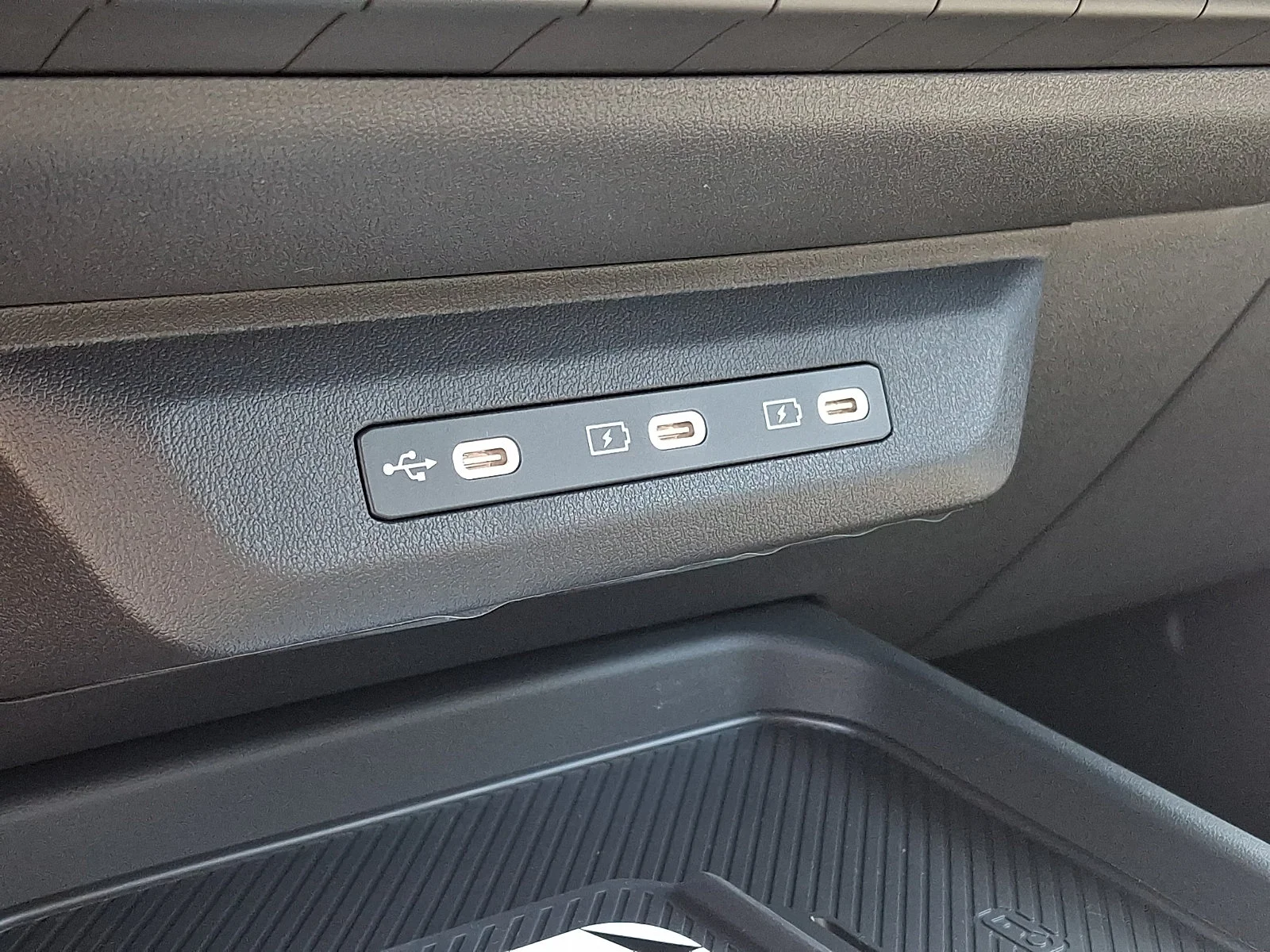 New 2027 White Kia X-Line S image 21