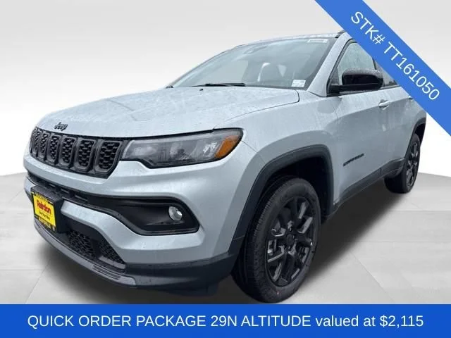 New 2026 Silver Zynith Metallic Clearcoat Jeep Latitude Altitude image 3