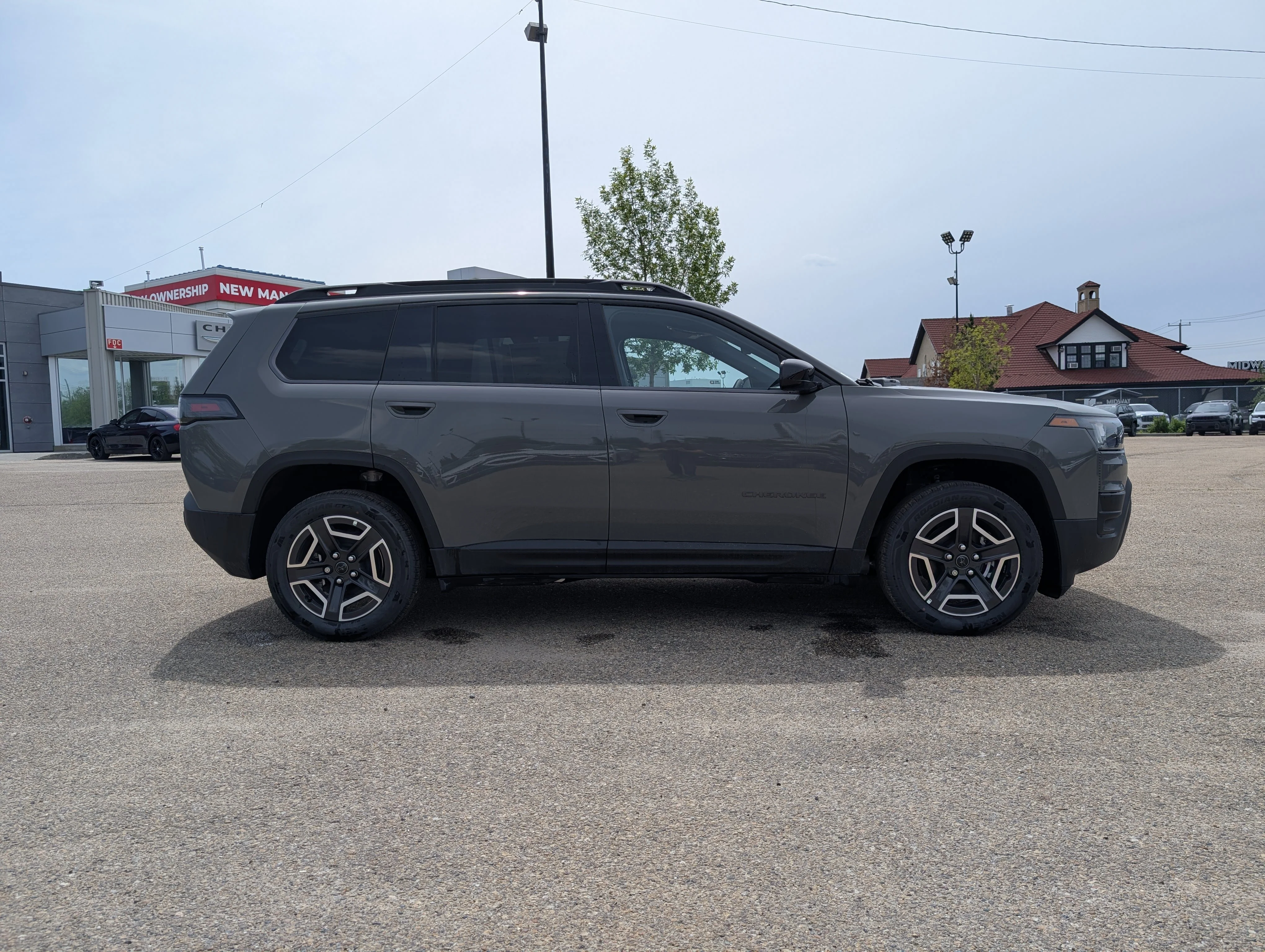 New 2026 Sting-Grey Jeep Laredo image 8