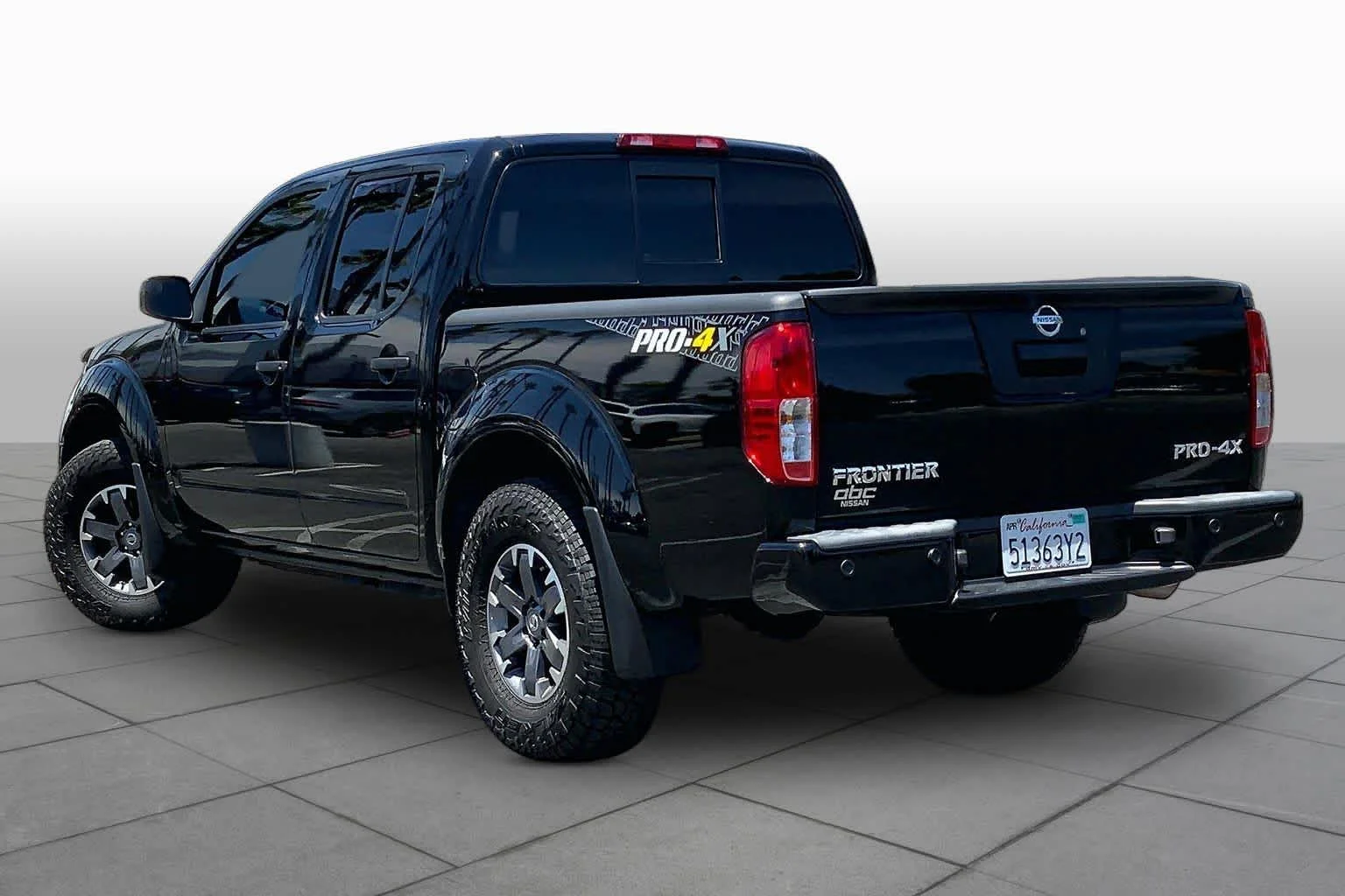 Used 2018 Magnetic Black Nissan PRO-4X image 11