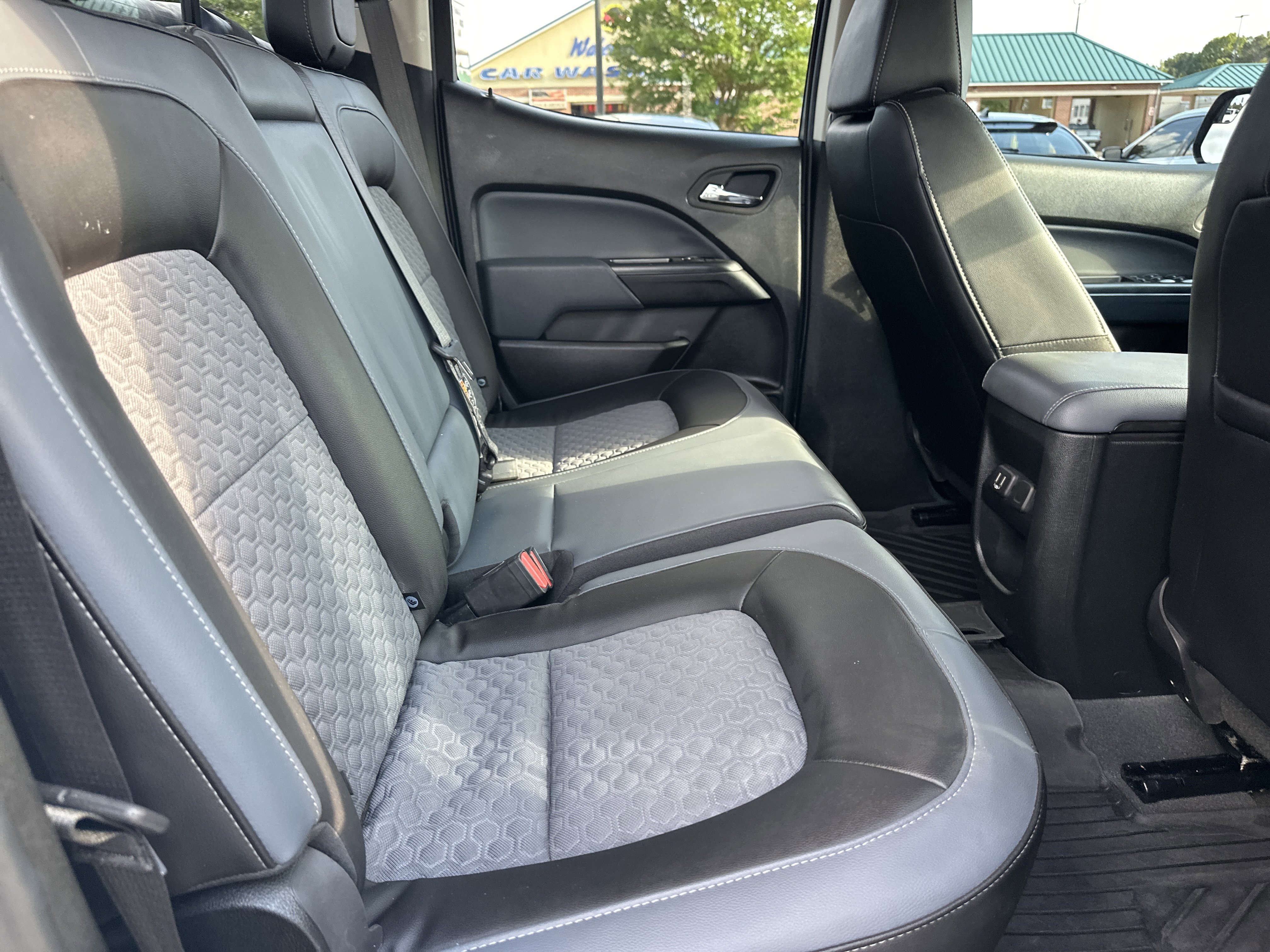Used 2022 Summit White Chevrolet Z71 image 16