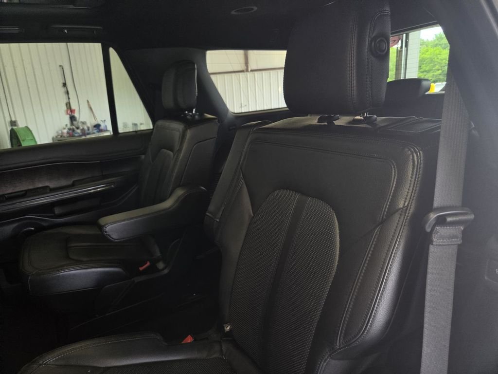 Used 2018 White Platinum Tri-Coat Metallic Ford Limited image 11
