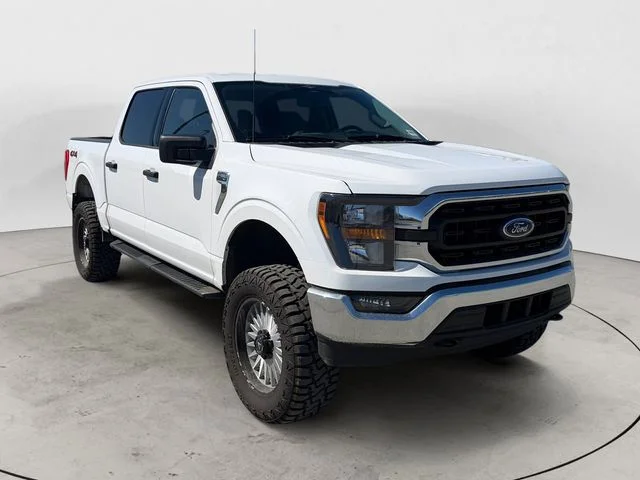 Certified Used 2023 Oxford White Ford XLT image 7