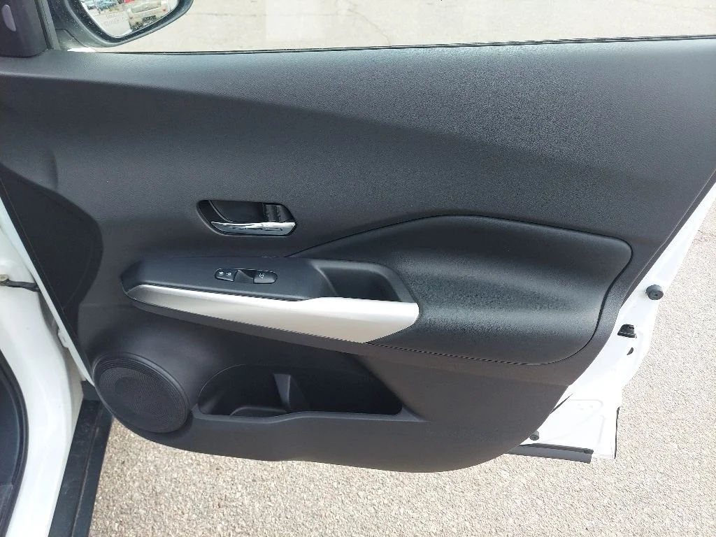 Certified Used 2020 White Nissan SR image 28