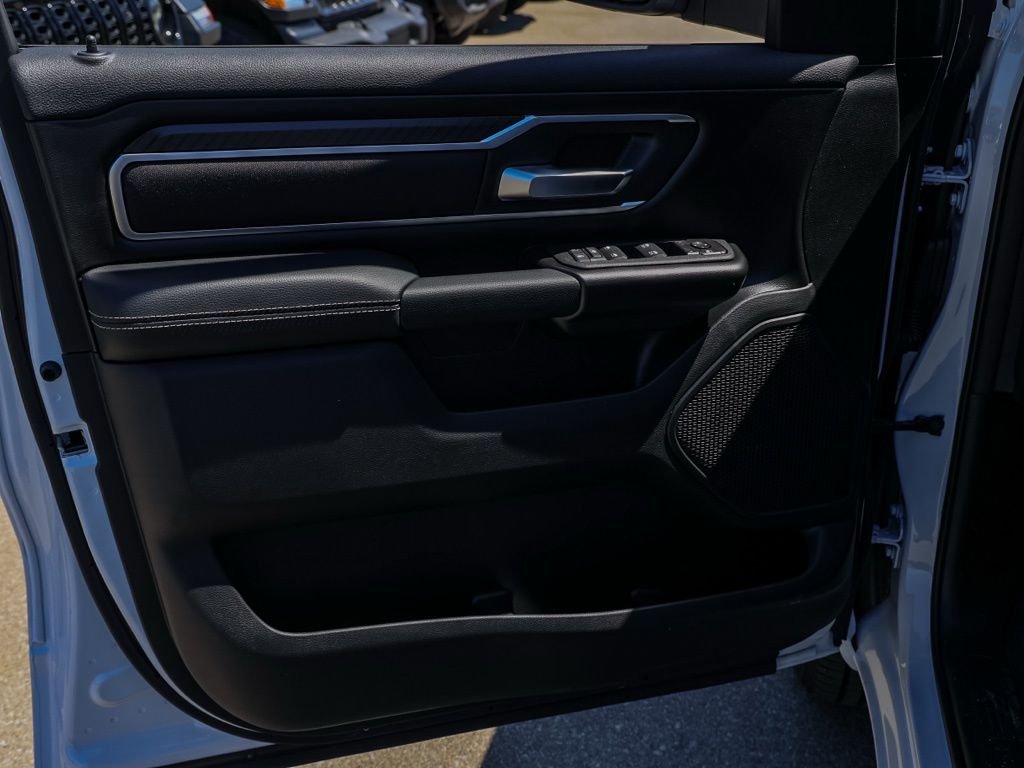 New 2026 Bright White Clear-Coat Exterior Paint RAM Big Horn Night Edition image 21