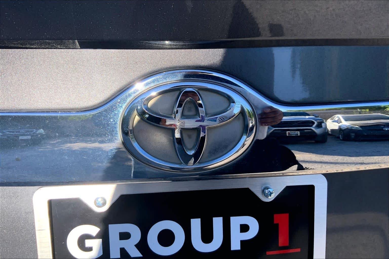 Used 2012 Magnetic Gray Metallic Toyota XLE image 29