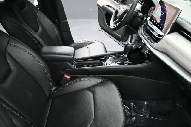 Used 2025 Silver Jeep Limited image 21