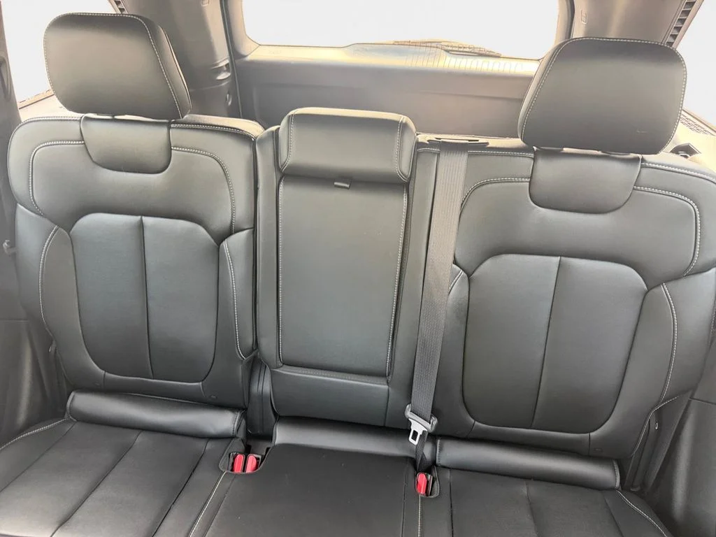 Used 2025 White Jeep Limited image 9