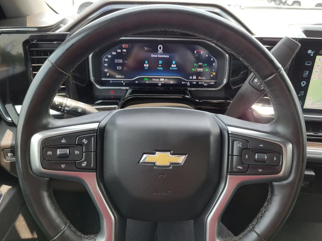 Used 2025 Summit White Chevrolet LT image 31