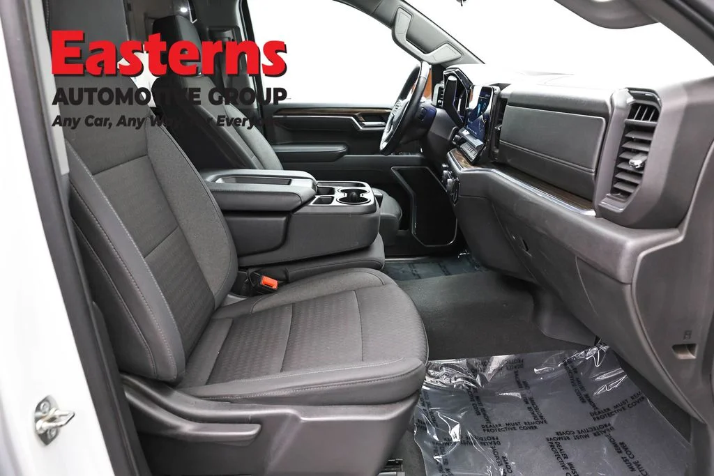 Used 2025 White Chevrolet LT image 25