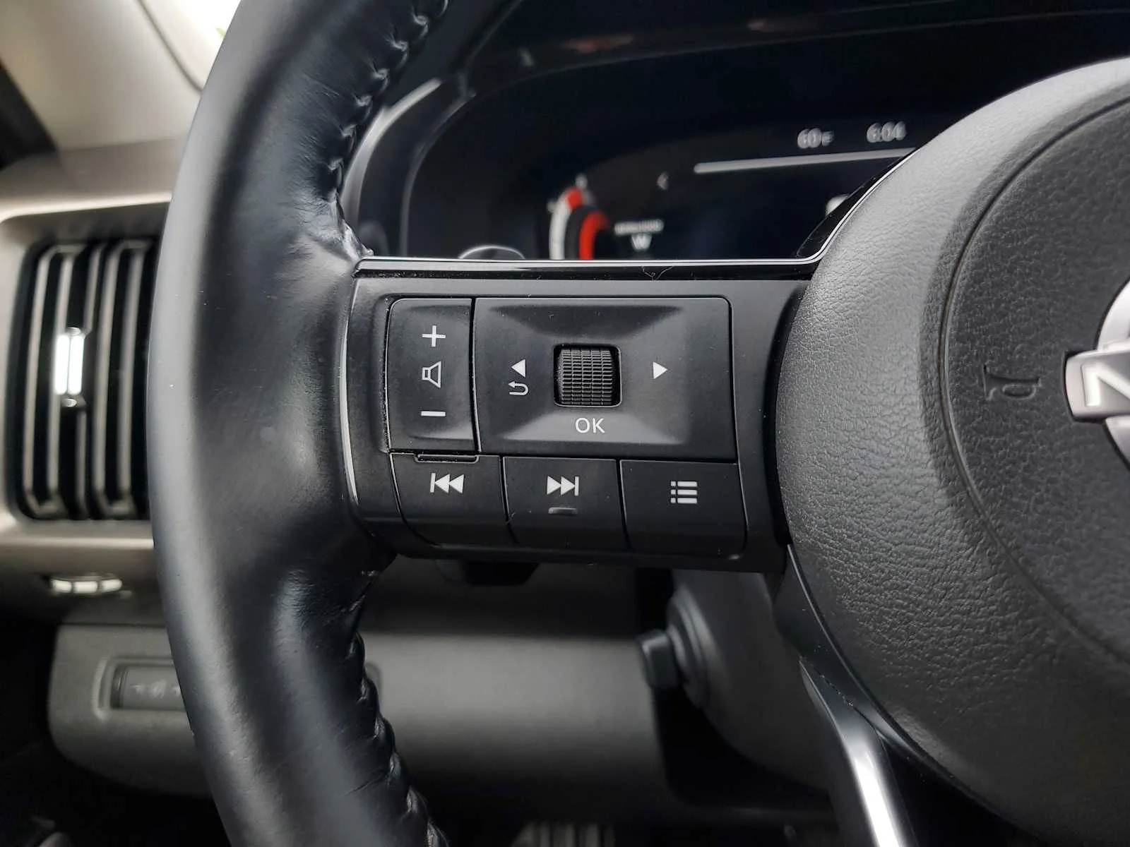 Used 2023 Scarlet Ember Tintcoat Nissan Platinum image 22