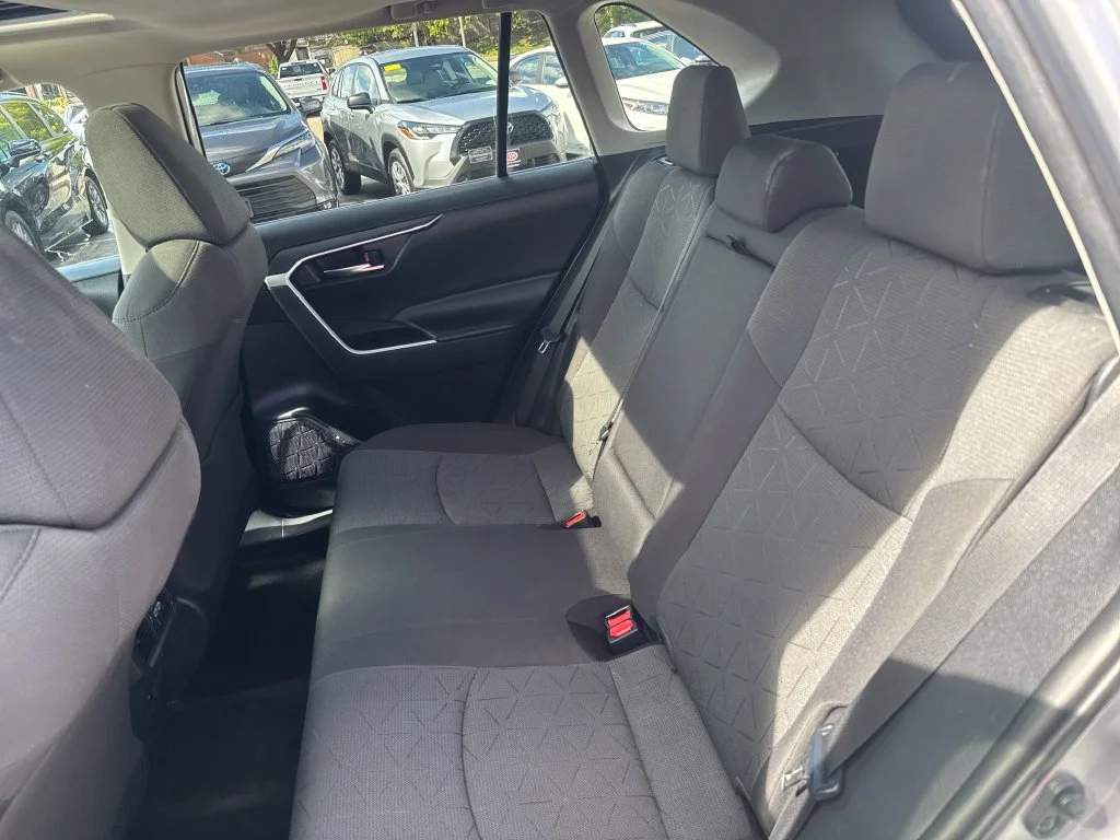 Used 2021 Silver Toyota XLE image 34