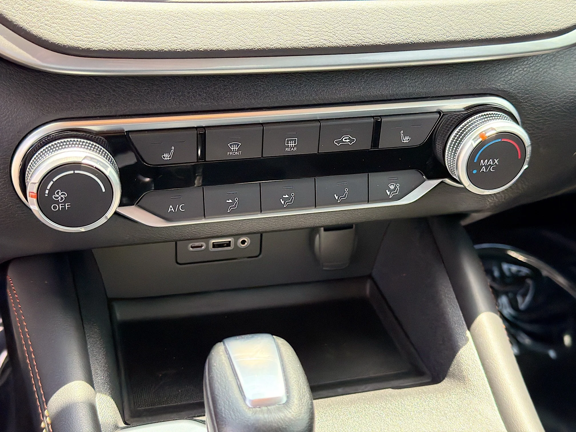 Used 2020 Super Black Nissan 2.5 SR image 32