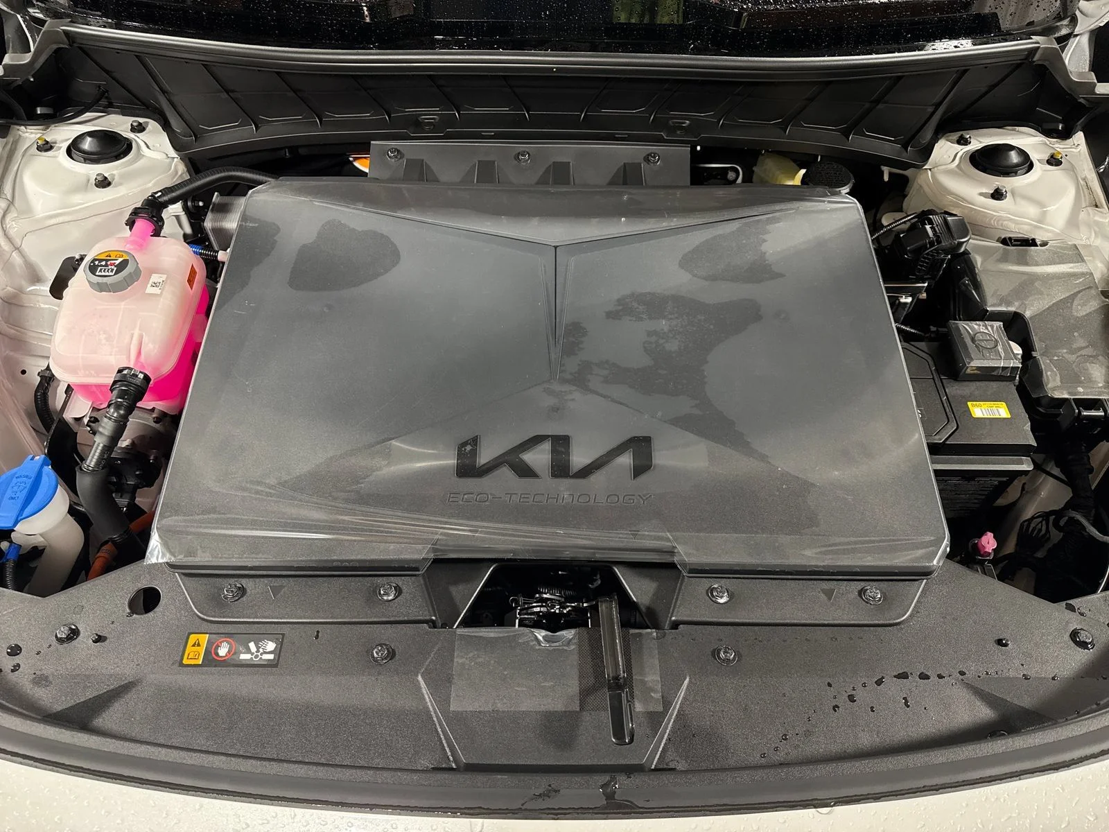 New 2026 Snow White Pearl Kia Wind image 11