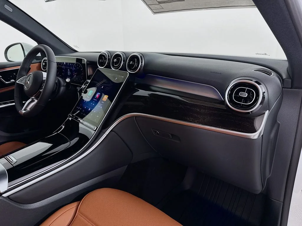 New 2026 Polar White Mercedes-Benz GLC 300 image 25