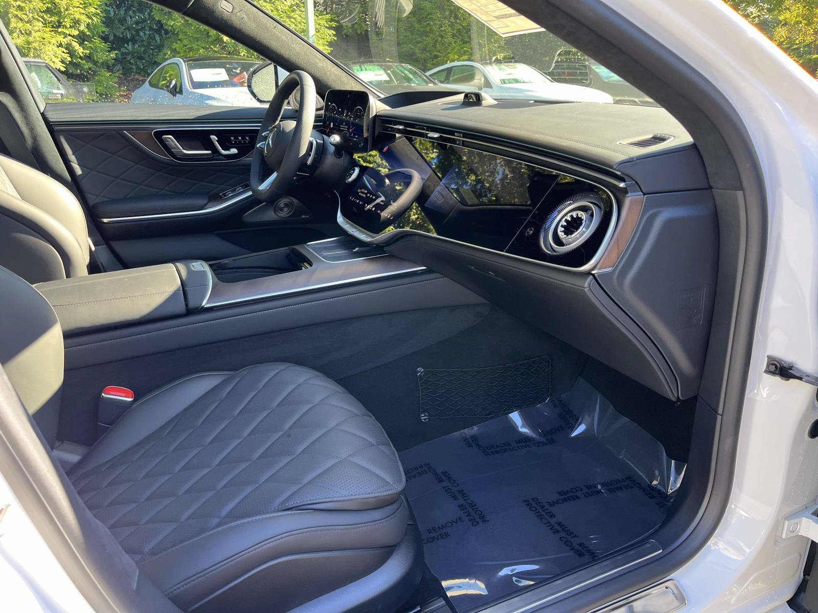 New 2027 MANUFAKTUR Moonlight White Metallic Mercedes-Benz S 580 4MATIC® Sedan image 49